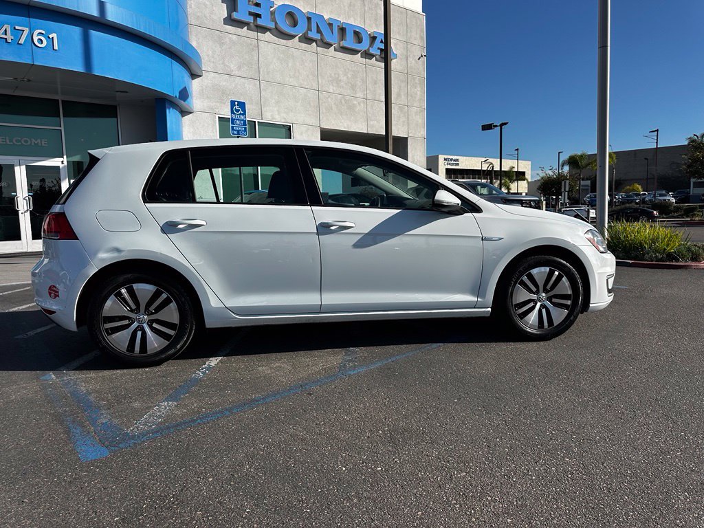 Used 2016 White Volkswagen SE image 7