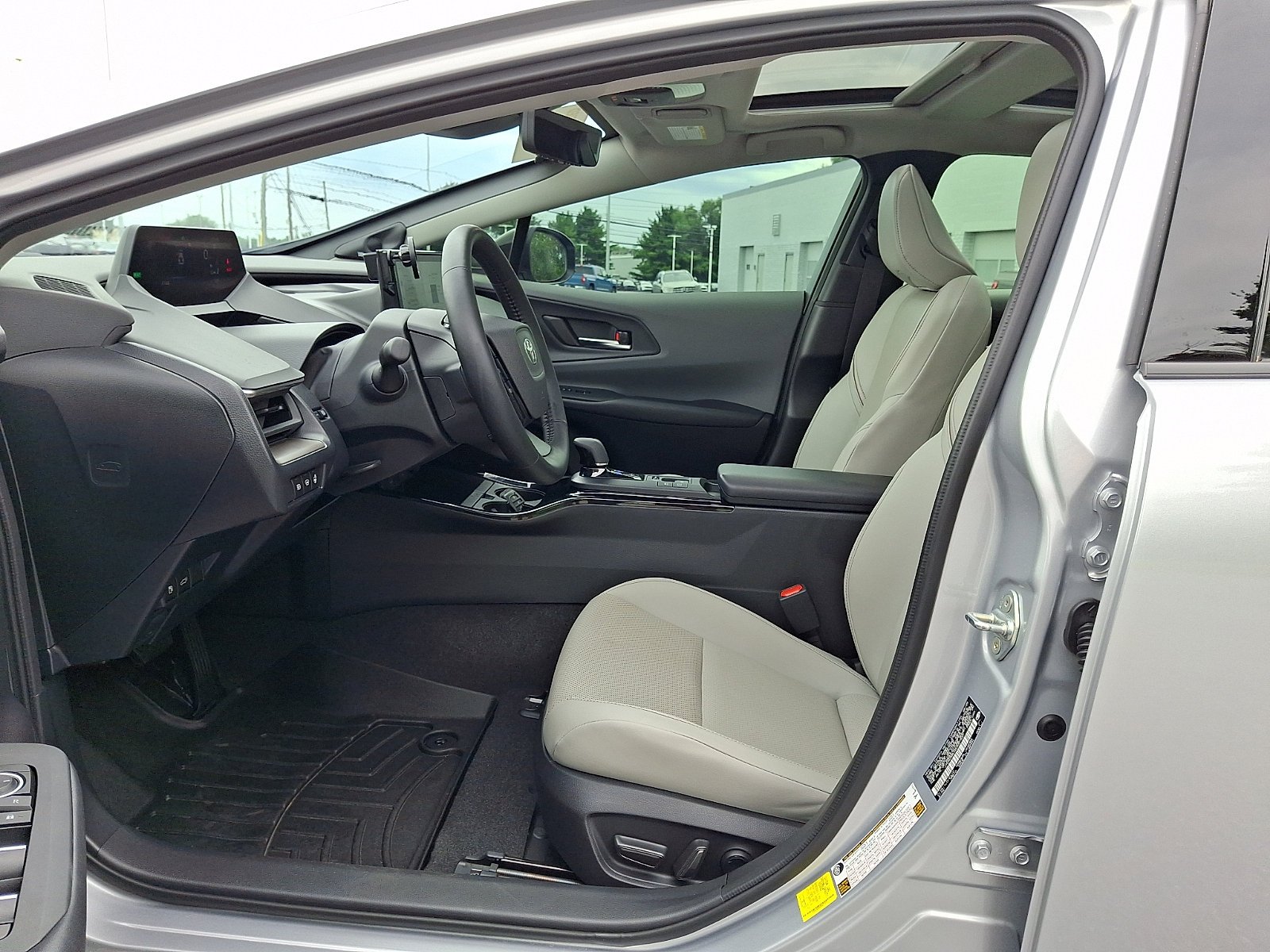 Certified Used 2025 CUTTING EDGE Toyota Limited image 15