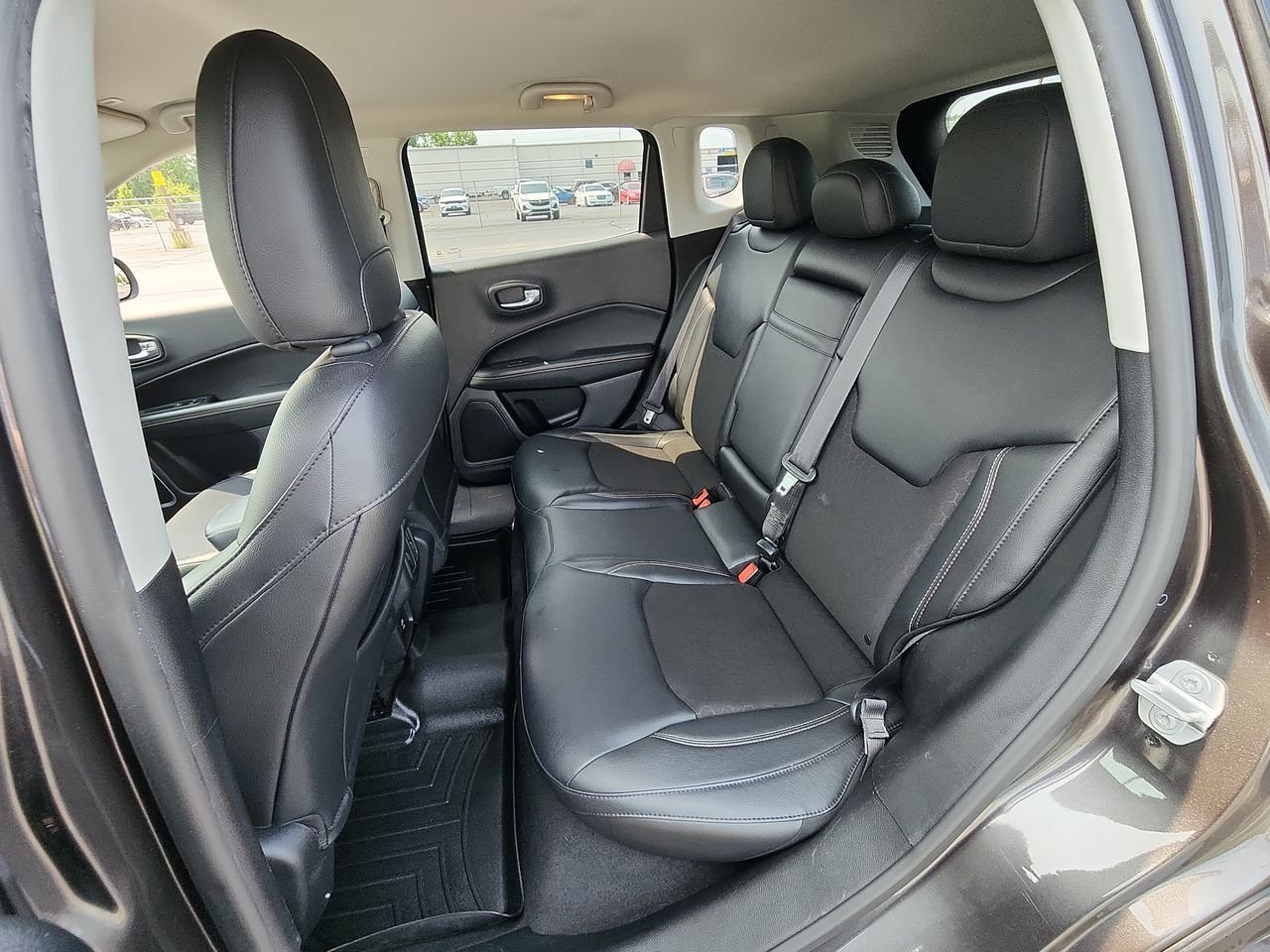 Used 2017 Gray Jeep Latitude image 21
