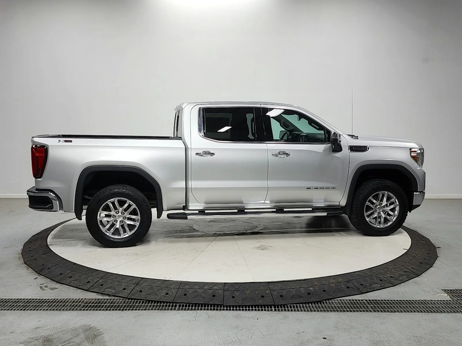 Used 2021 Quicksilver Metallic GMC SLT image 8