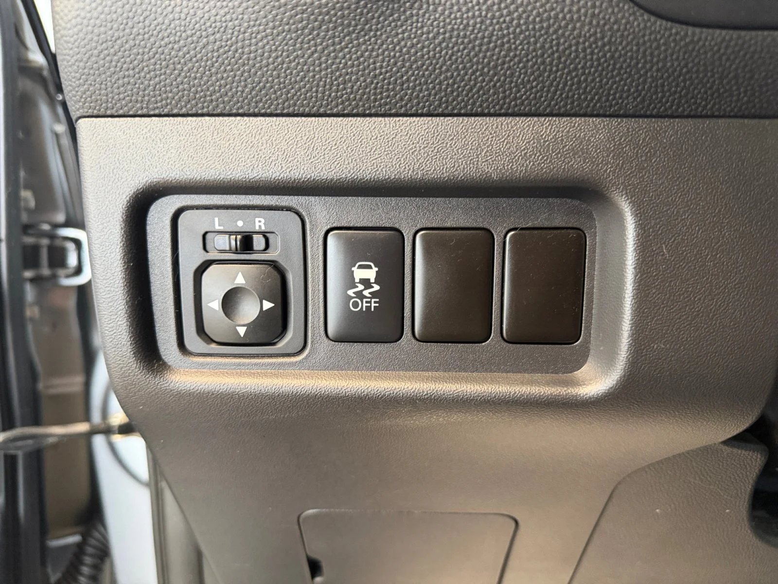 Used 2018 Gray Mitsubishi ES image 16
