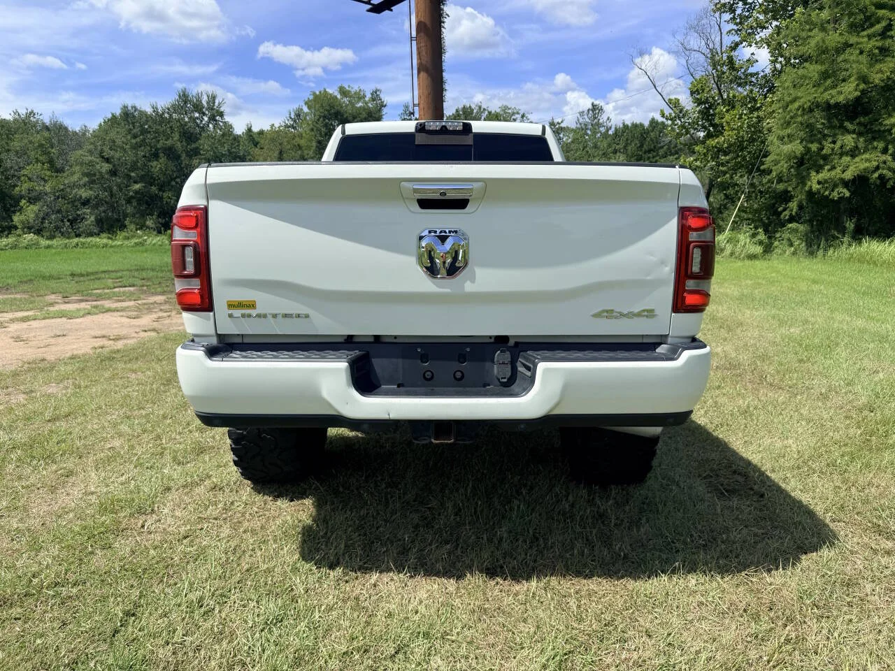 Used 2019 White RAM Limited 4x4 4dr Crew Cab 6.3 ft. SB Pickup image 4
