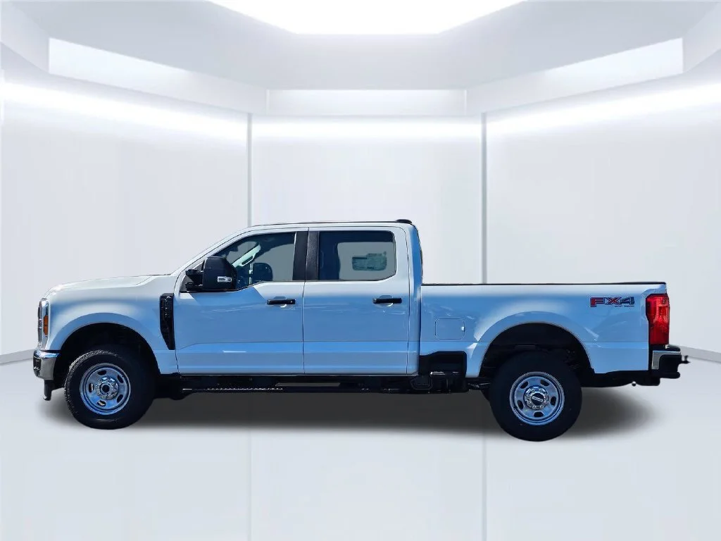 New 2027 Oxford White Ford F-350® XL image 18