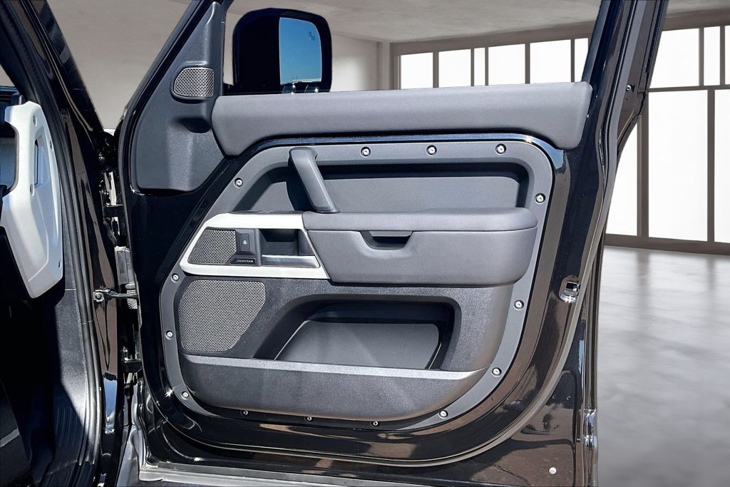Used 2024 Black Land Rover S image 18