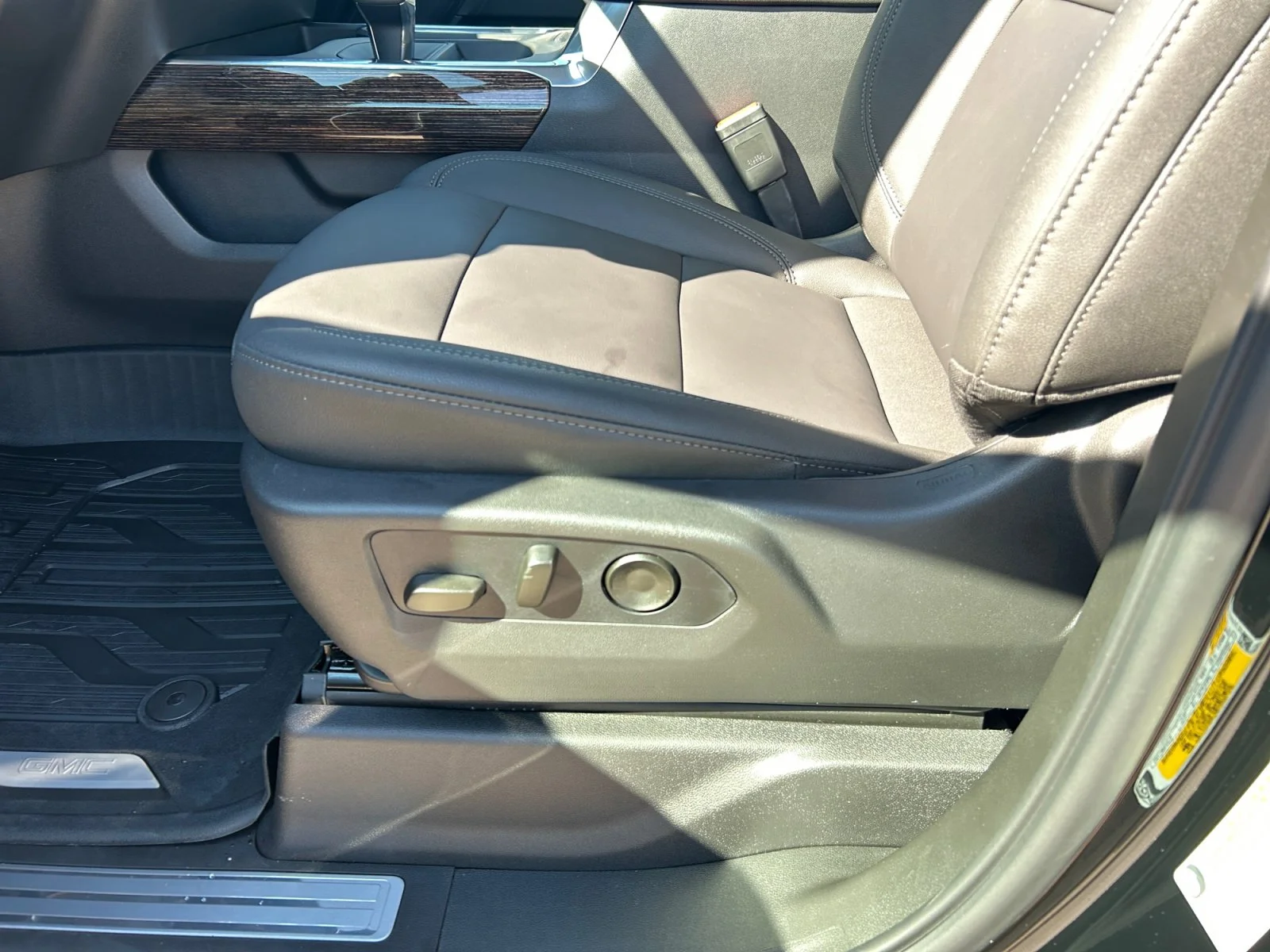New 2026 Onyx Black GMC Elevation image 15