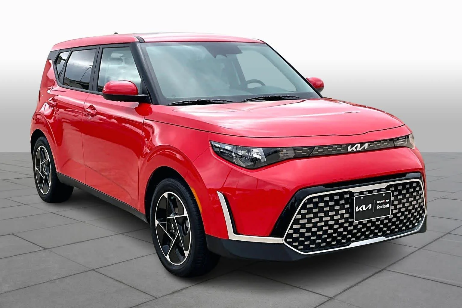 Used 2025 Inferno Red Kia EX image 3