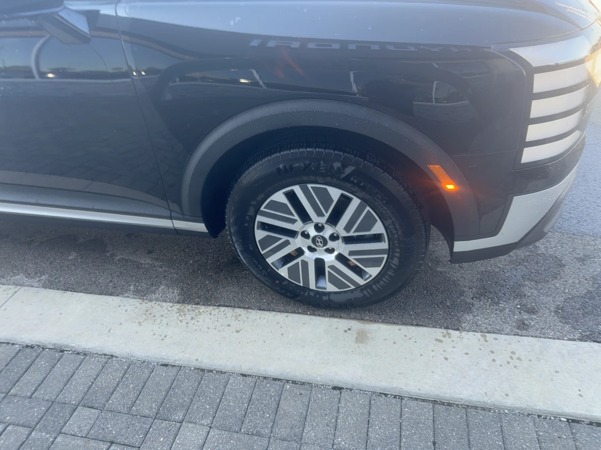 New 2026 Abyss Black Pearl Hyundai SEL 7P image 5