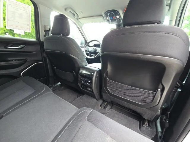 Used 2022 White Jeep Laredo image 19