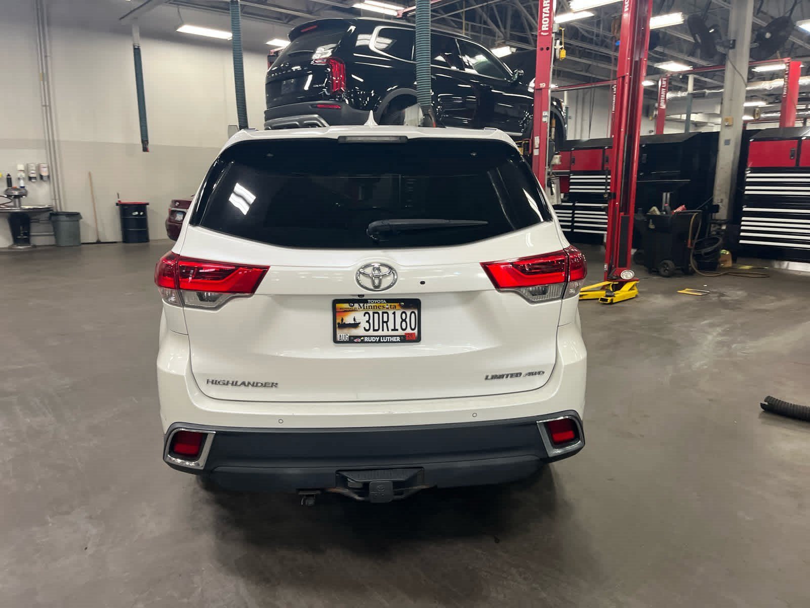 Used 2018 Blizzard Pearl Toyota Limited Platinum image 5