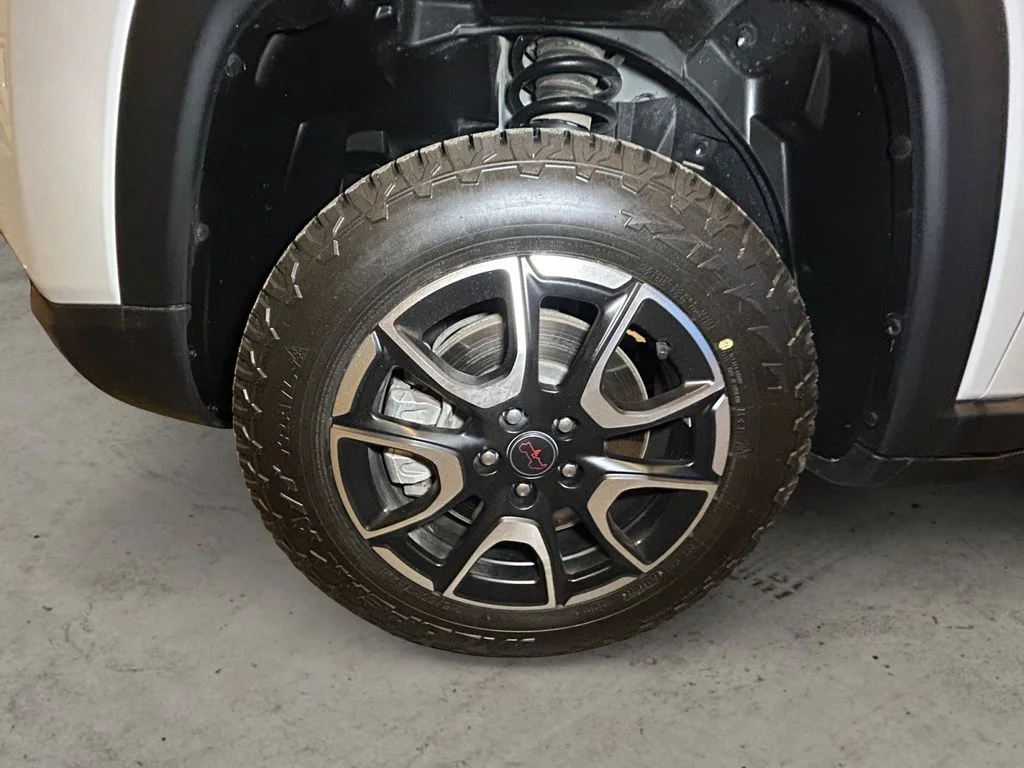 Used 2025 Bright White Jeep Trailhawk image 14