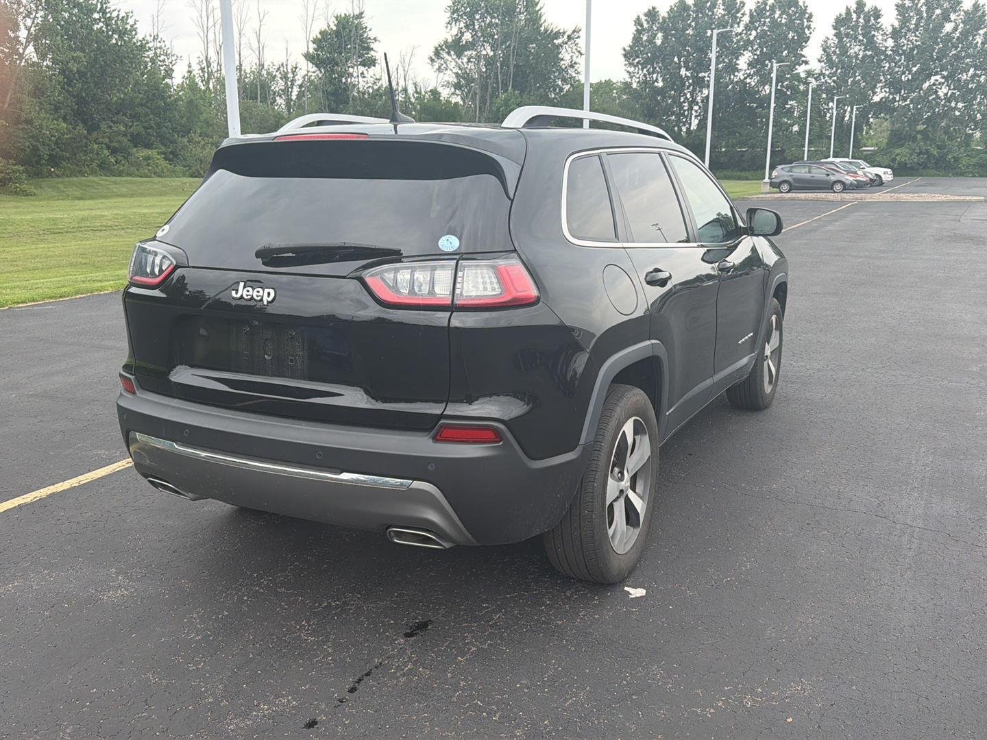 Used 2020 Diamond Black Crystal Pearlcoat Jeep Limited image 6