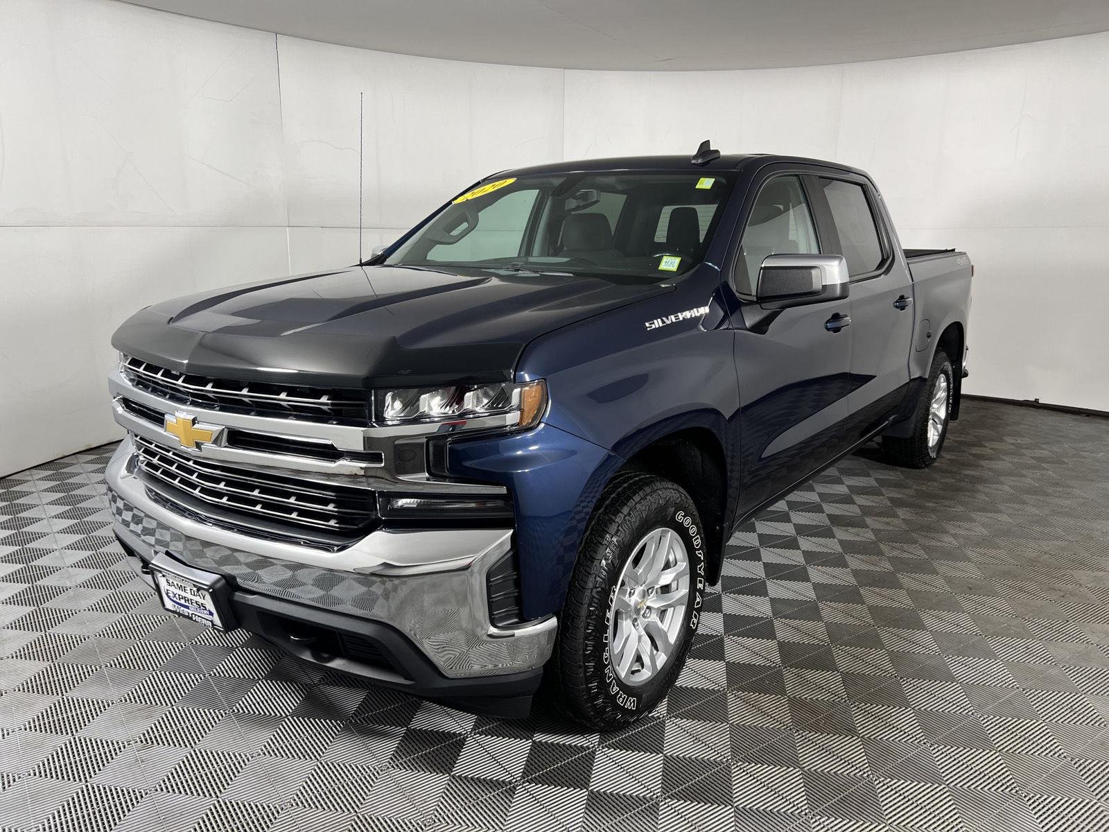 Used 2020 Northsky Blue Metallic Chevrolet LT image 10
