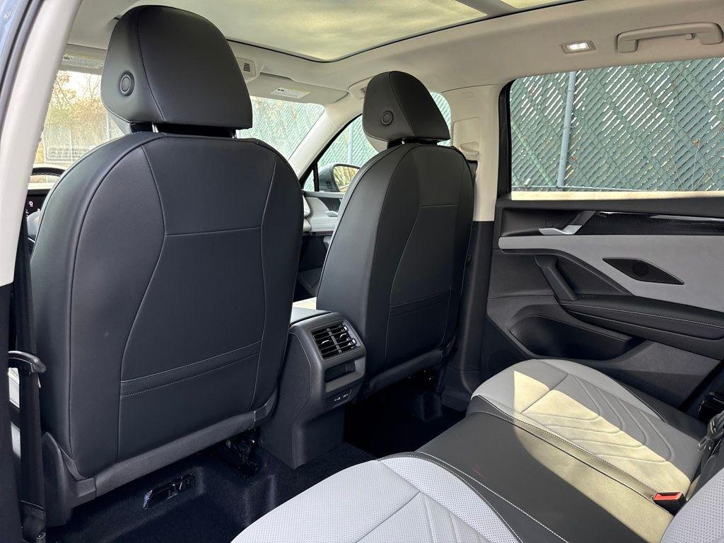 New 2026 Platinum Gray Metallic Volkswagen 2.0T SE image 21