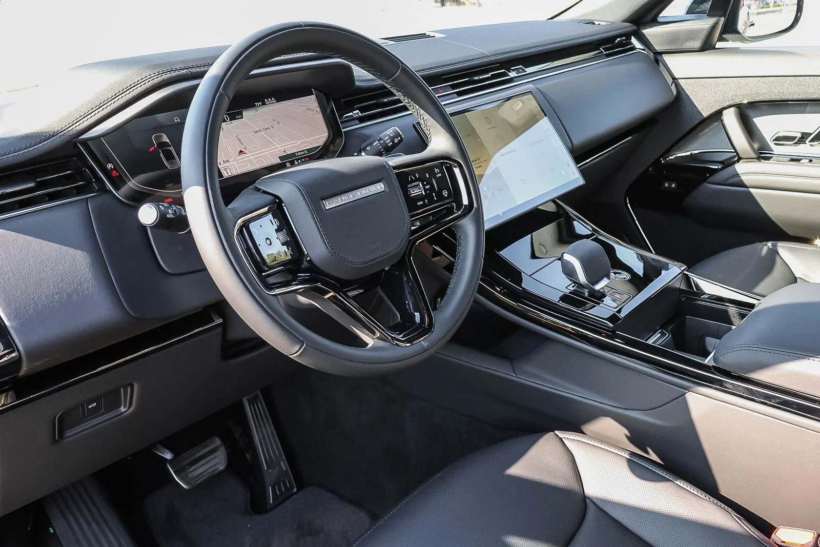 New 2026 Santorini Black Land Rover Dynamic SE image 29