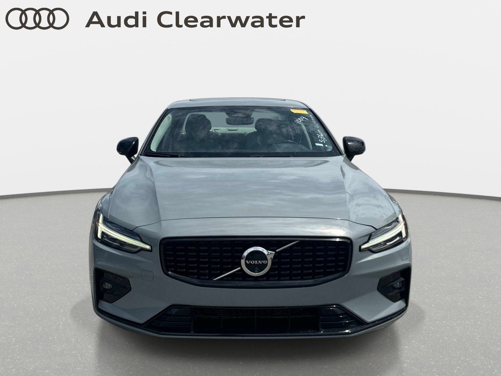 Used 2024 Vapour Gray Metallic Volvo Plus Dark Theme image 5