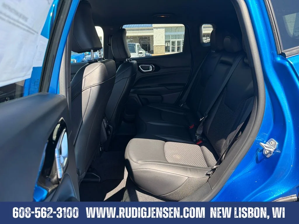 New 2026 Hydro Blue Pearlcoat Jeep Latitude image 23