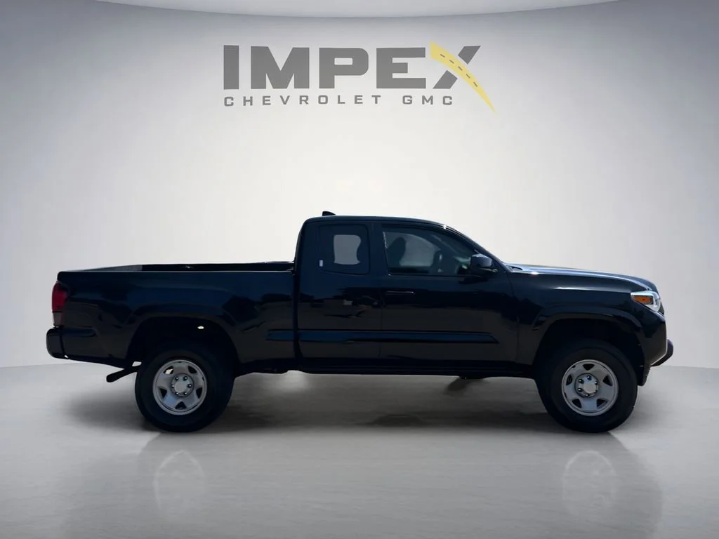 Used 2023  Toyota SR image 6