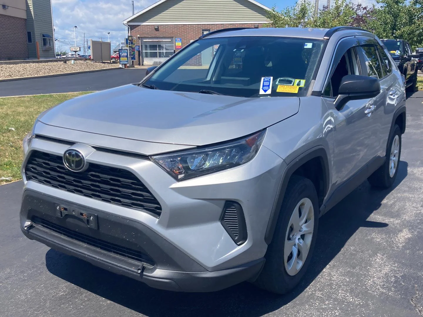 Used 2019 Gy Toyota LE image 3