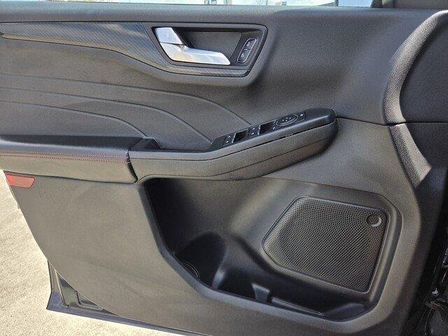 Used 2025 Agate Black Metallic Ford ST-Line image 23