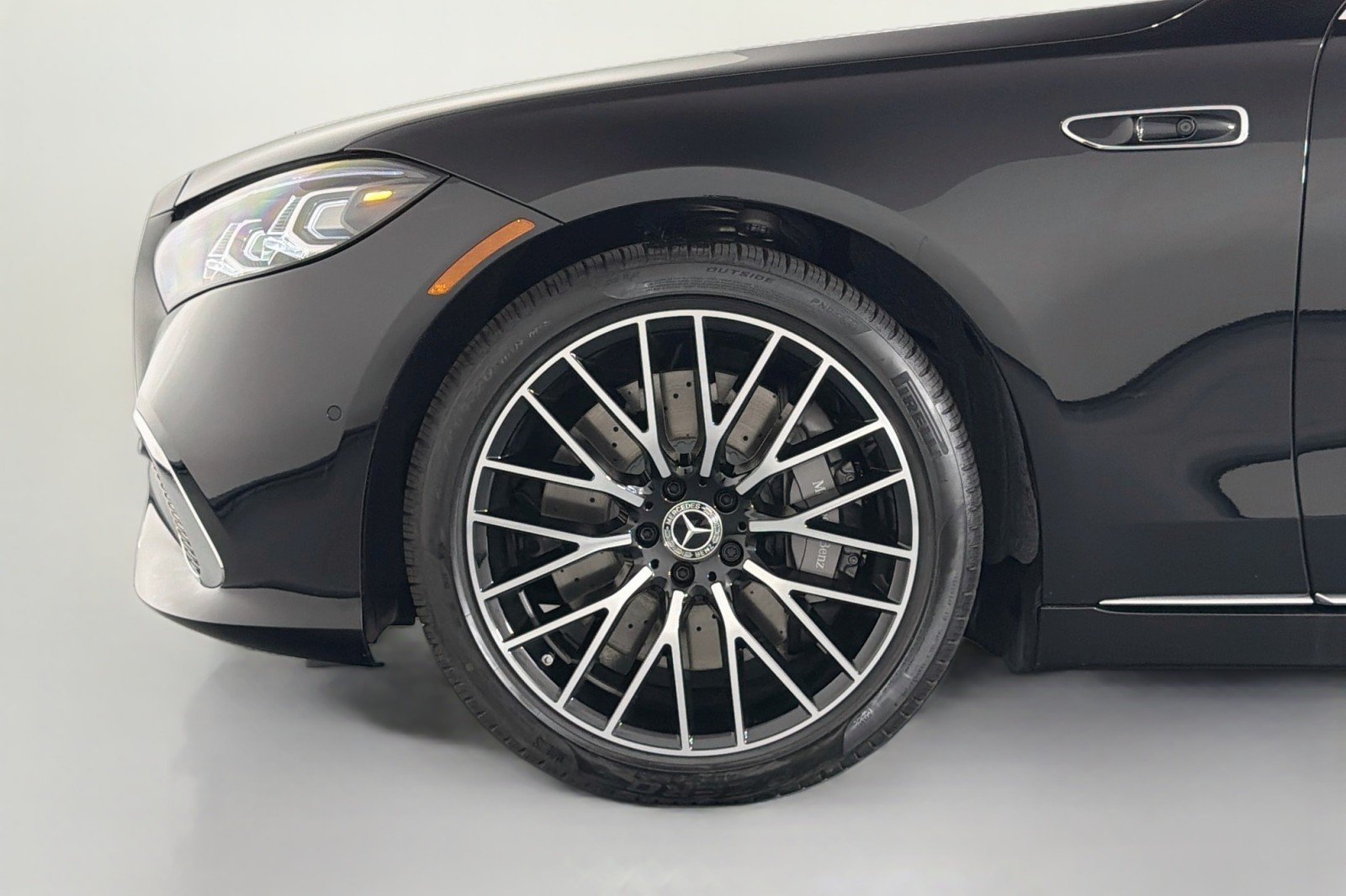 New 2027 Obsidian Black Metallic Mercedes-Benz S 580 4MATIC® Sedan image 9