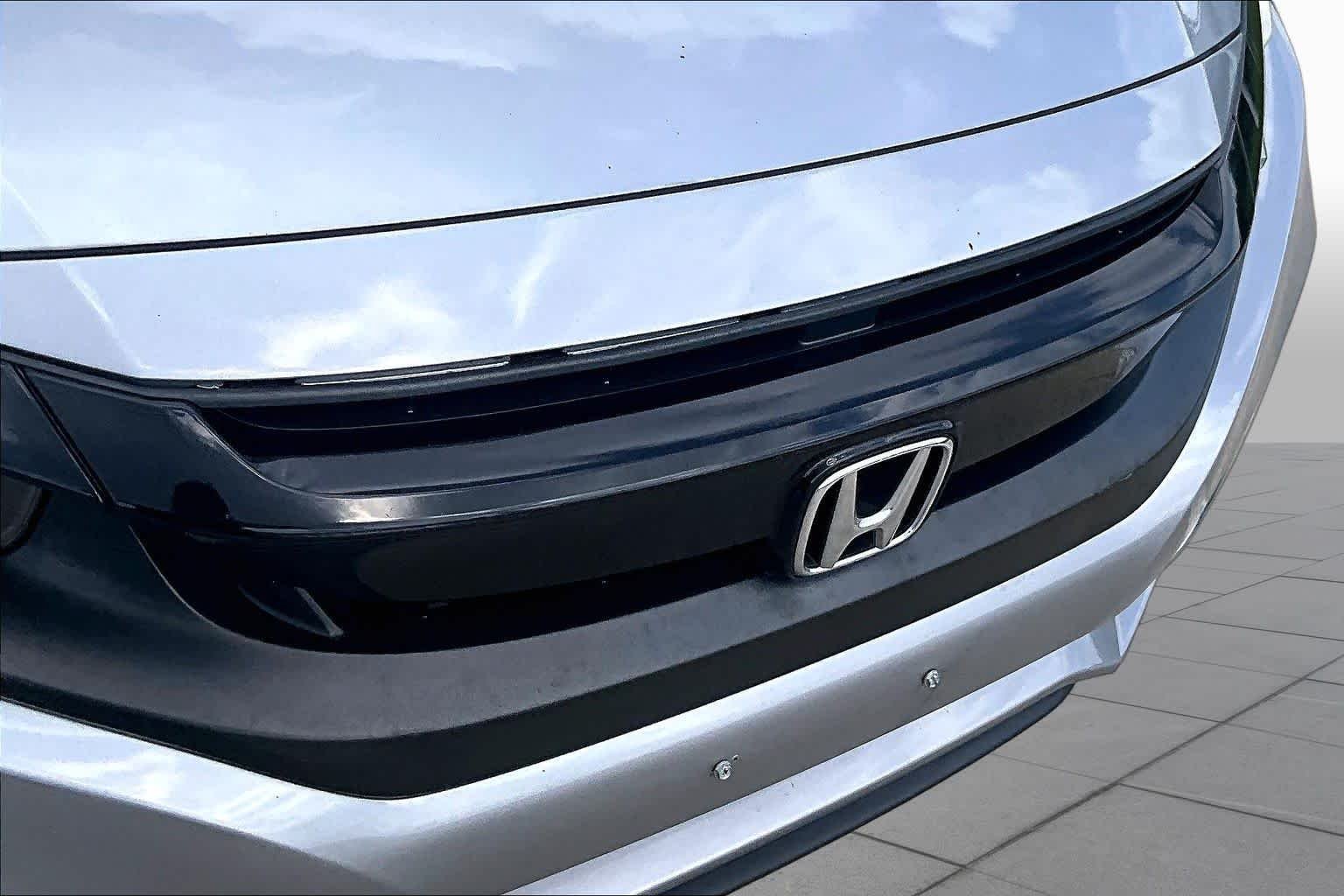 Used 2019 Lunar Silver Metallic Honda LX image 28
