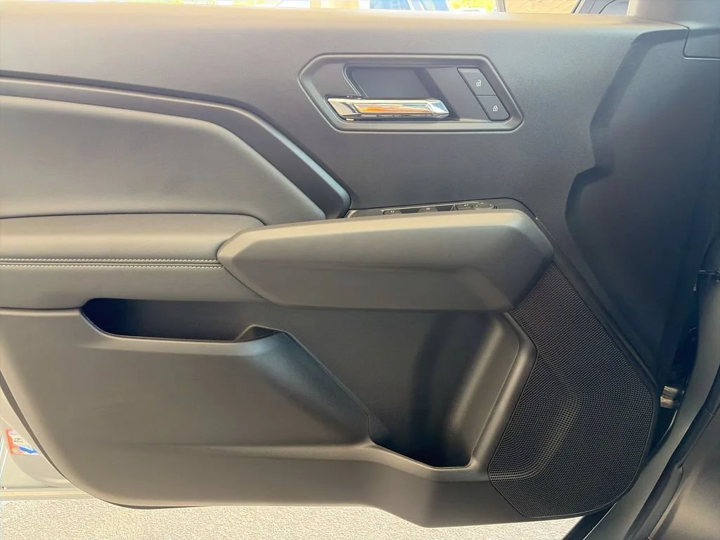New 2026 Sterling Metallic GMC Elevation image 31