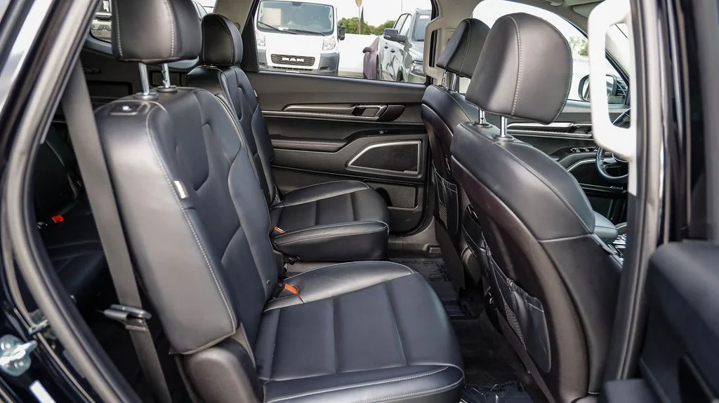 Used 2025 Black Kia S image 20