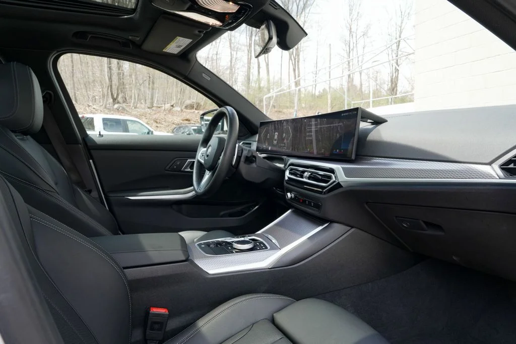 2024 BMW 3 Series 330i - Photo 39