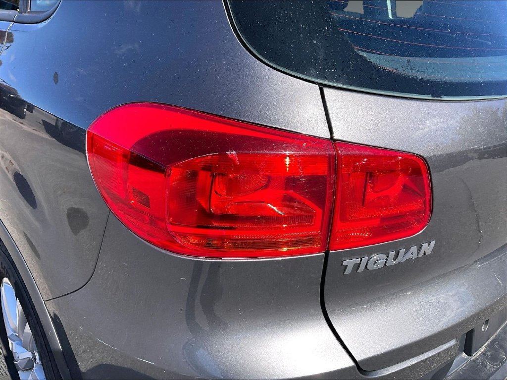 Used 2016 Pepper / Gray Volkswagen S image 30