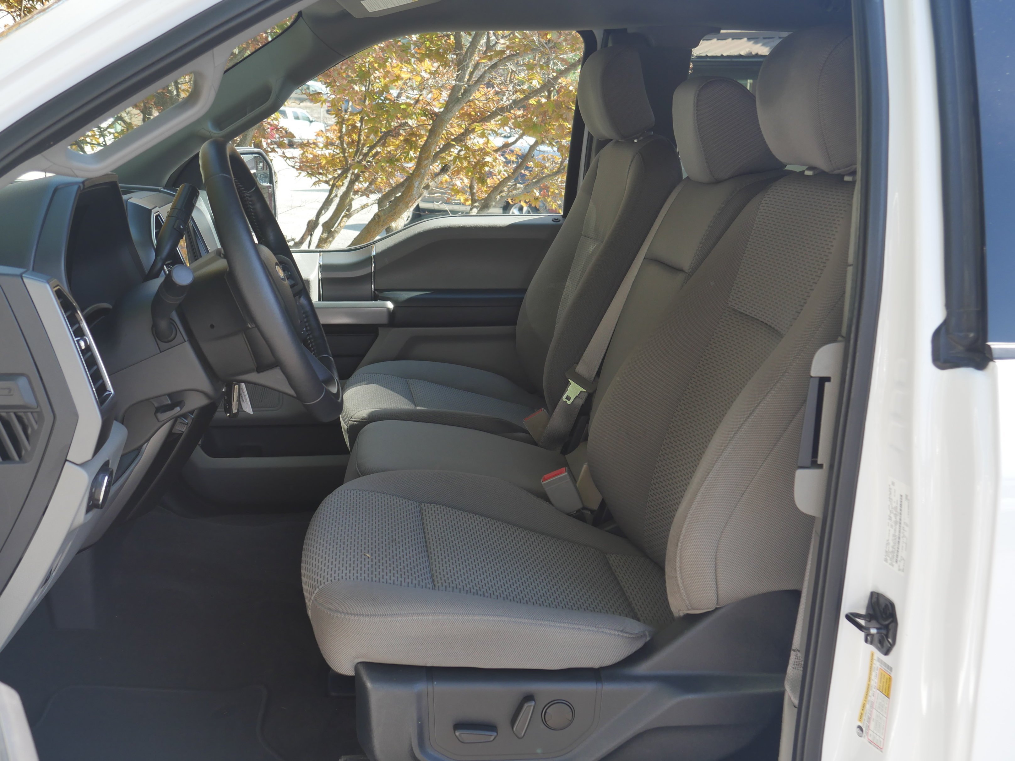 Used 2020 Oxford White Ford XLT image 3