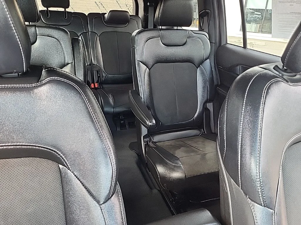 Used 2023 White Jeep Altitude image 21