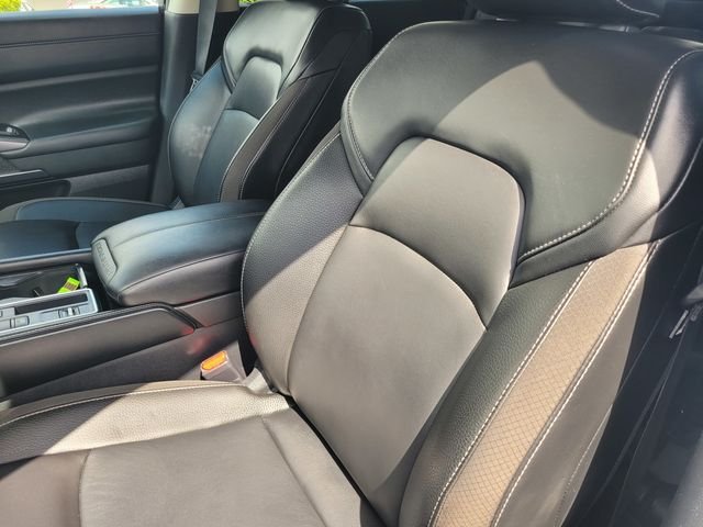 Used 2024 Silver Nissan SL image 13