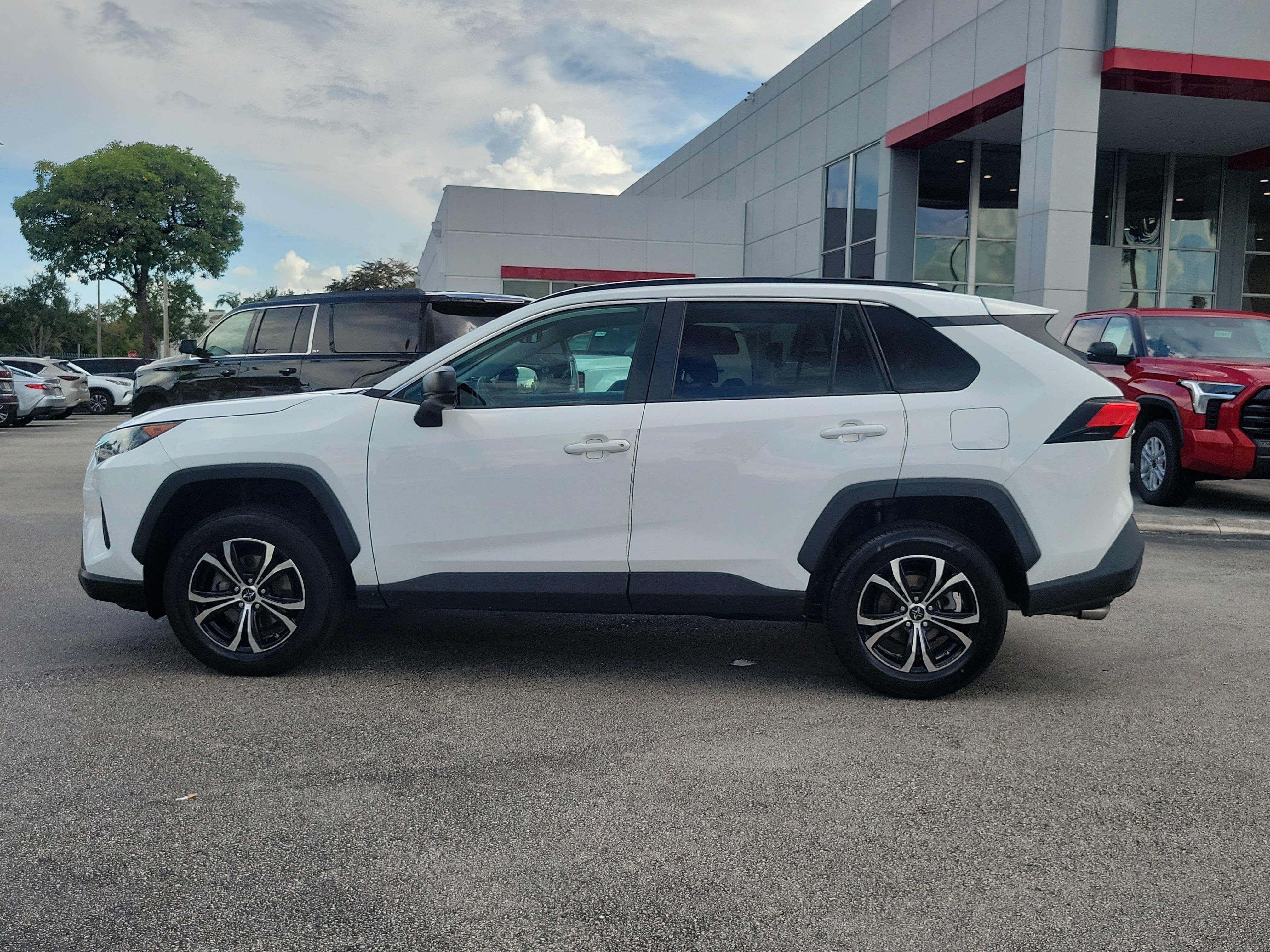 Used 2020 Super White Toyota LE image 8
