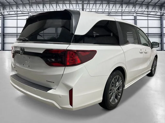 New 2026 Platinum White Pearl Honda Touring image 5