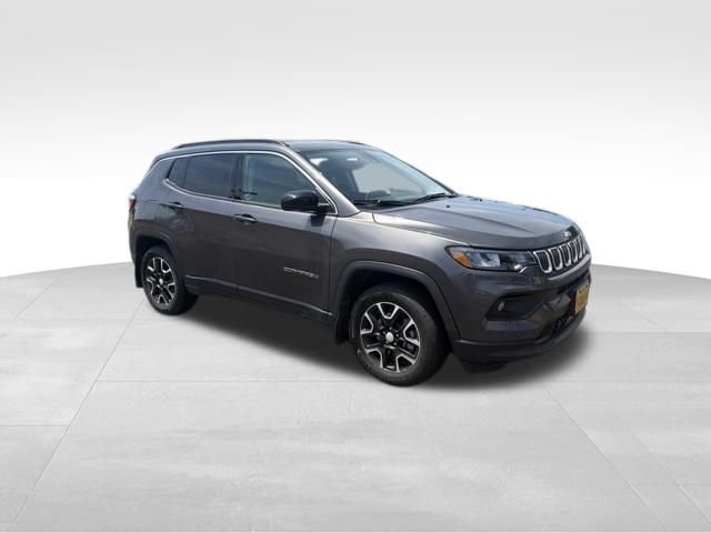 Used 2022 Gray Jeep Latitude image 13