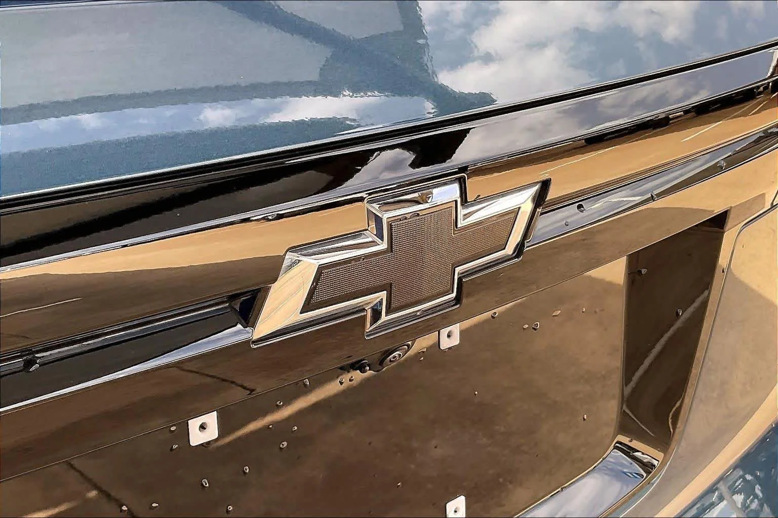 Used 2025 Lakeshore Blue Metallic Chevrolet RS image 28