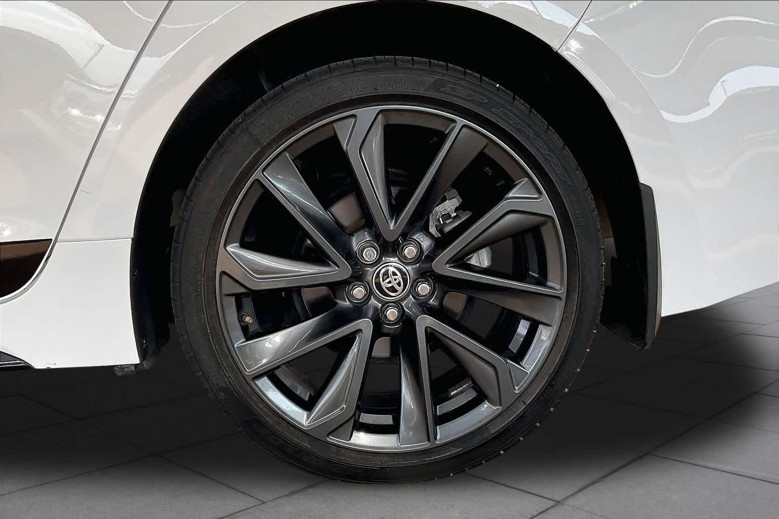 Used 2025 Ice Cap Toyota SE image 11