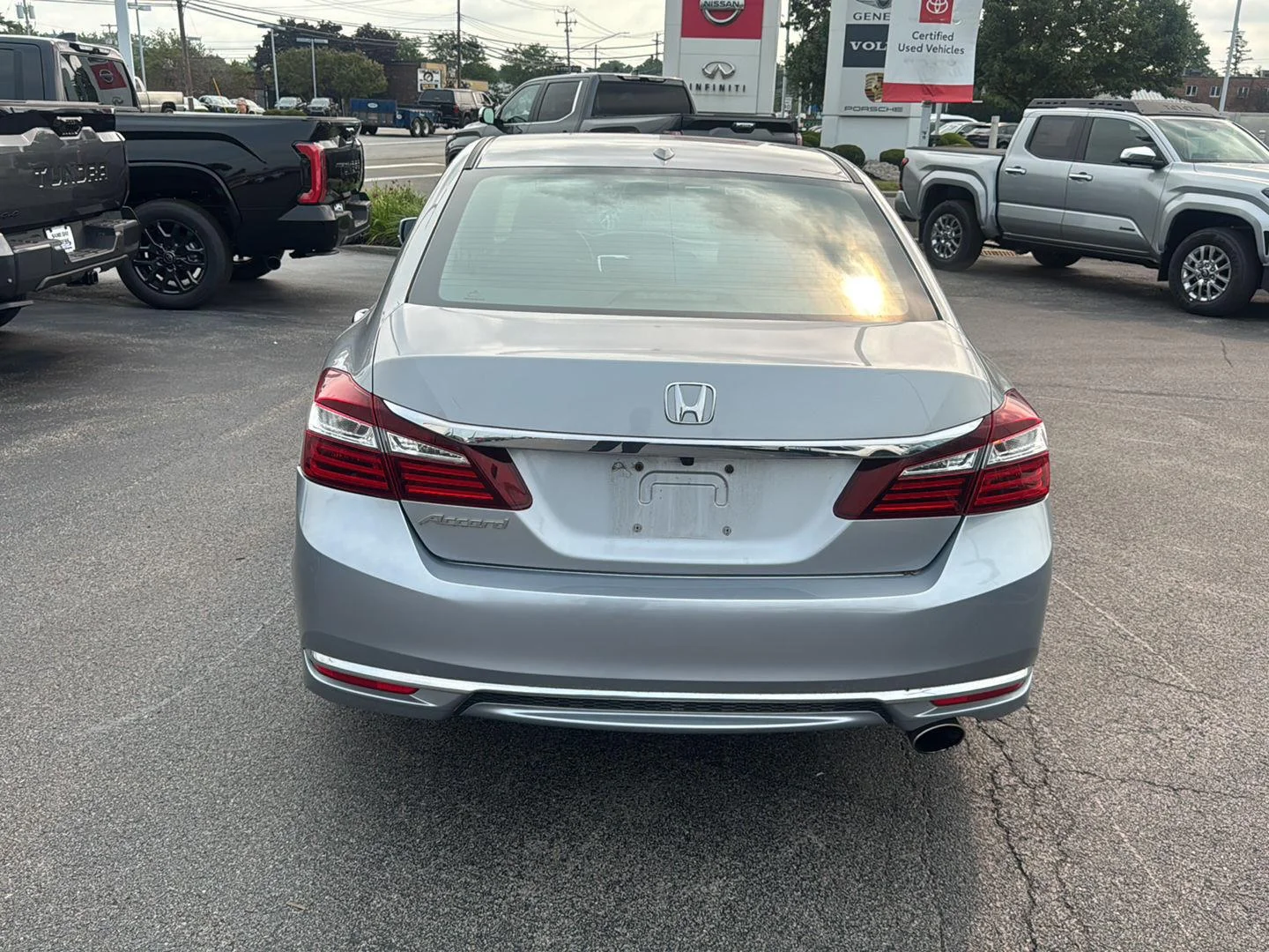 Used 2017 Lunar Silver Metallic Honda EX image 5