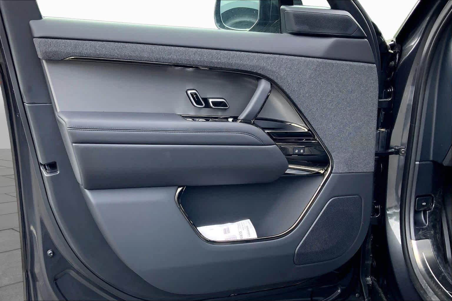 New 2026 Carpathian Grey Land Rover SE image 11