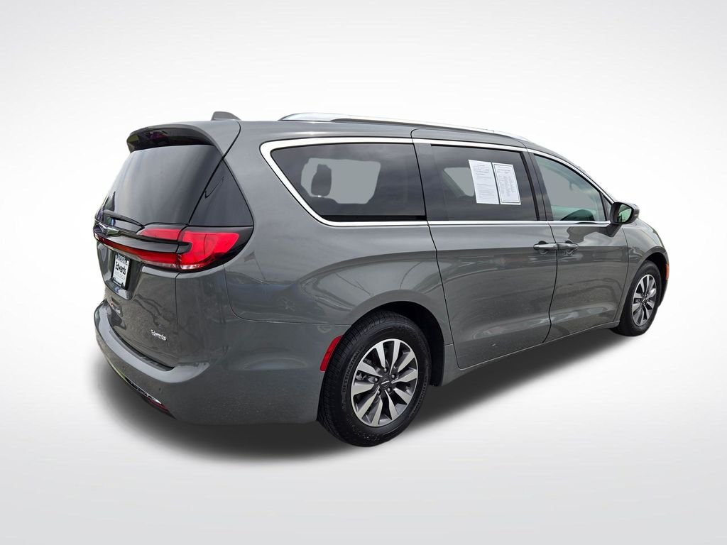 Used 2021 White Chrysler Touring L image 3