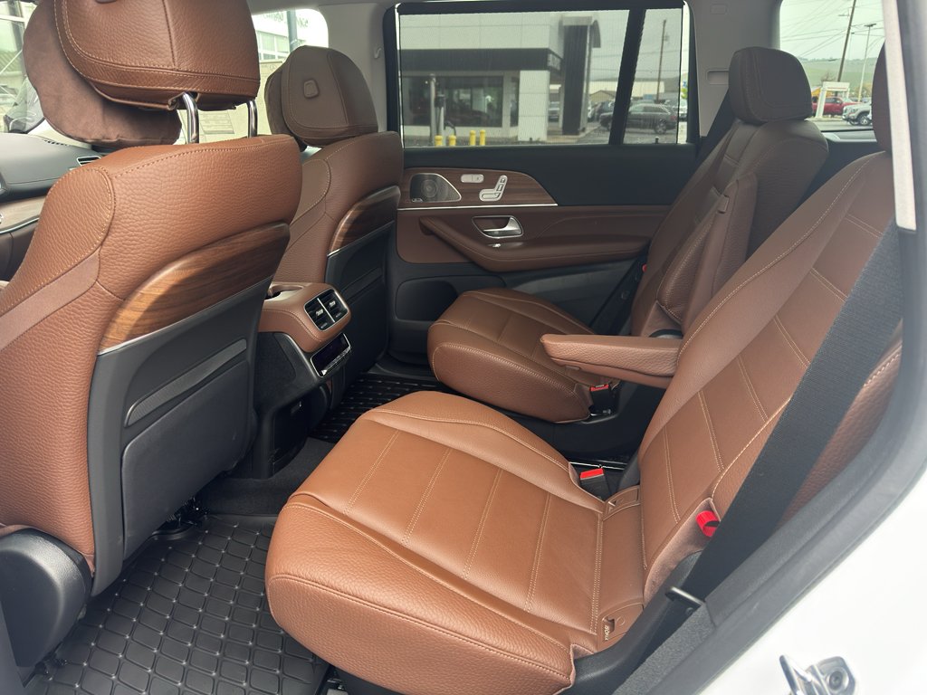 New 2026 MANUFAKTUR Moonlight White Metallic Mercedes-Benz GLS 580 image 6