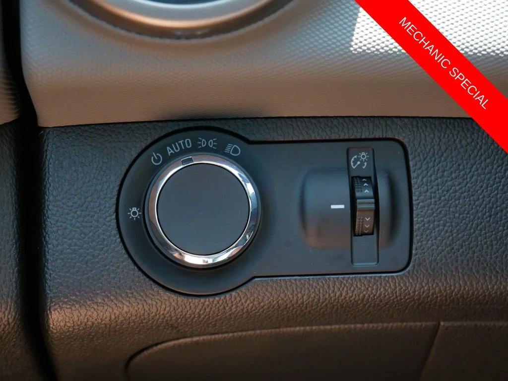 Used 2013 Red Chevrolet LT image 17