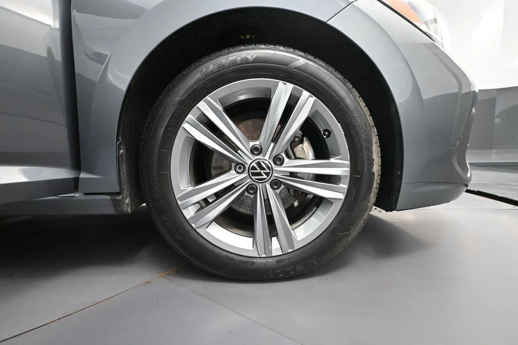 Used 2024 Gray Volkswagen 1.5T SE image 15