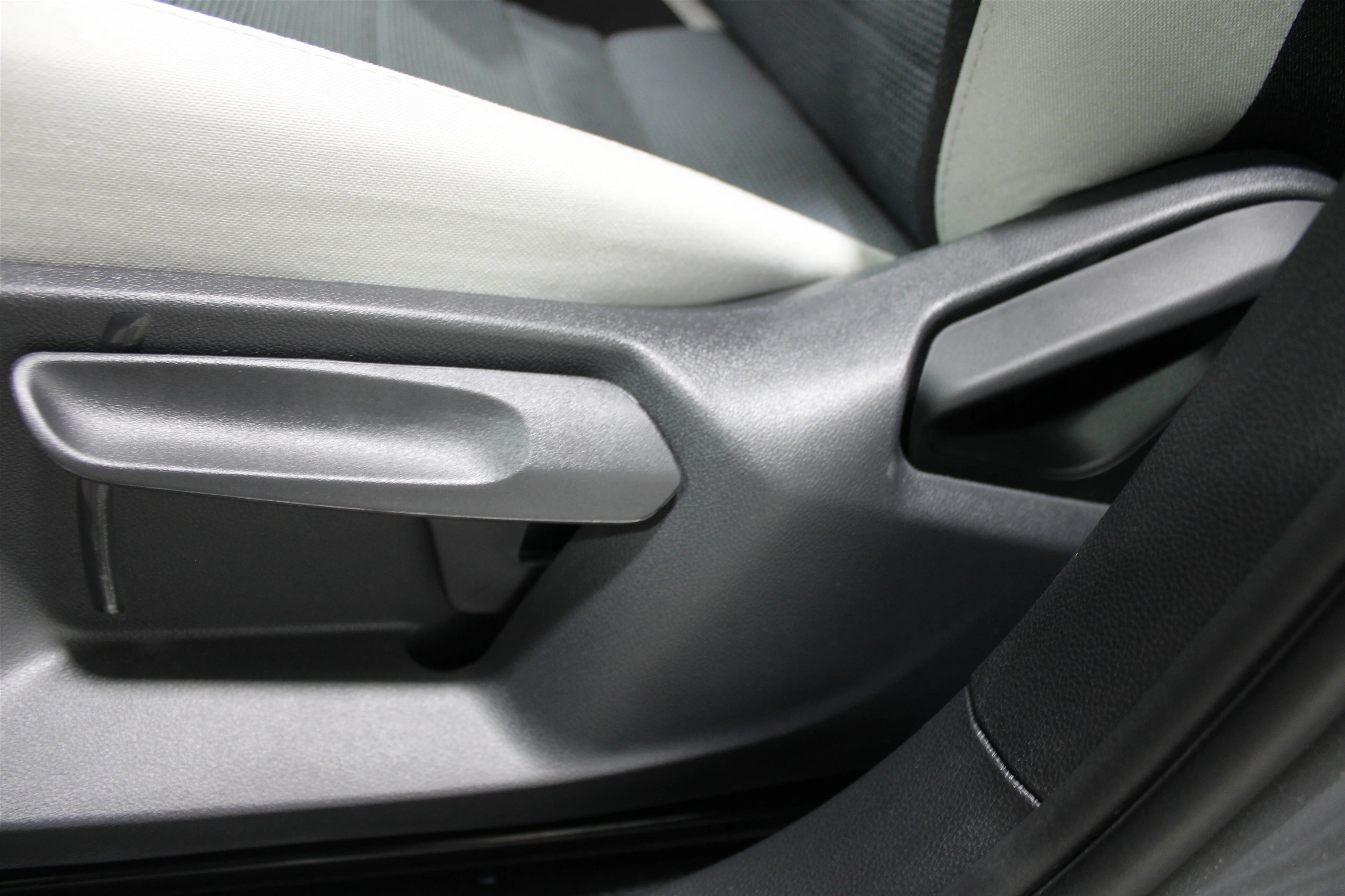 New 2026 Pyrite Silver Metallic Volkswagen S image 4
