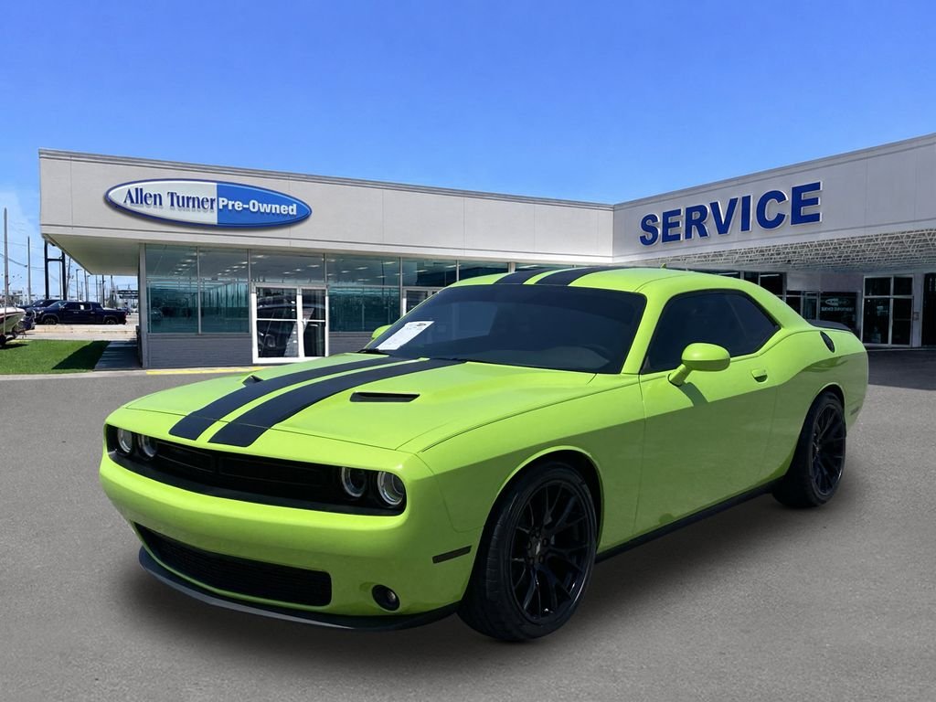 Used 2023 Sublime Metallic Clearcoat Dodge SXT image 4