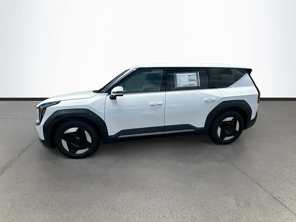 New 2026 Glacial White Pearl Kia Light Long Range RWD image 4