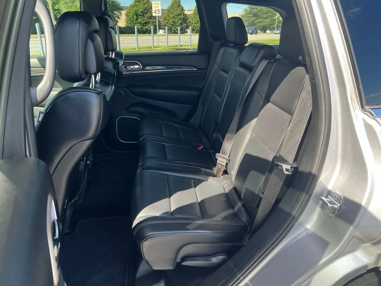Used 2017 Silver Jeep Overland image 19