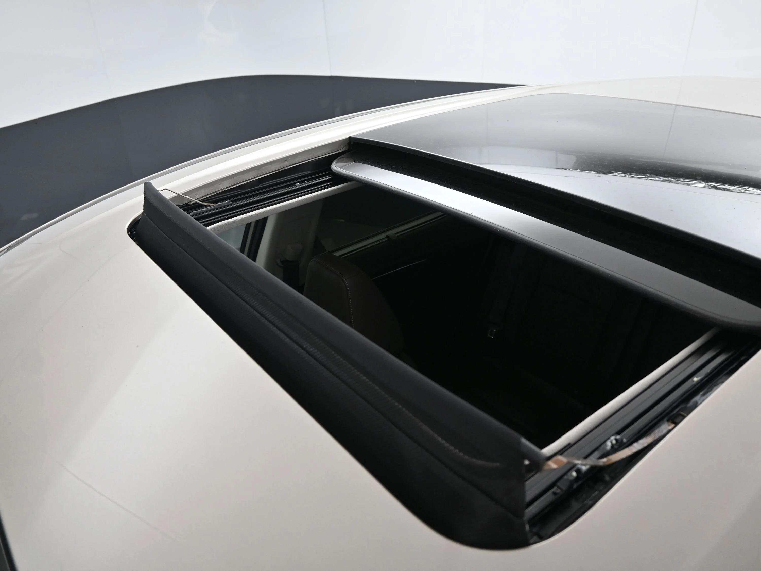 New 2026 Champagne Silver Metallic Nissan Platinum image 21