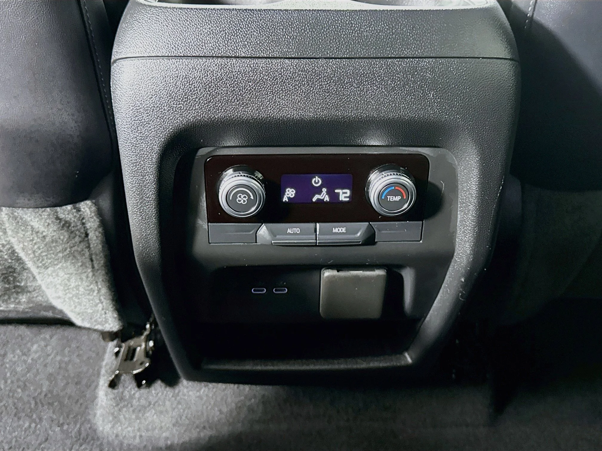 Used 2024 Summit White GMC Elevation image 27
