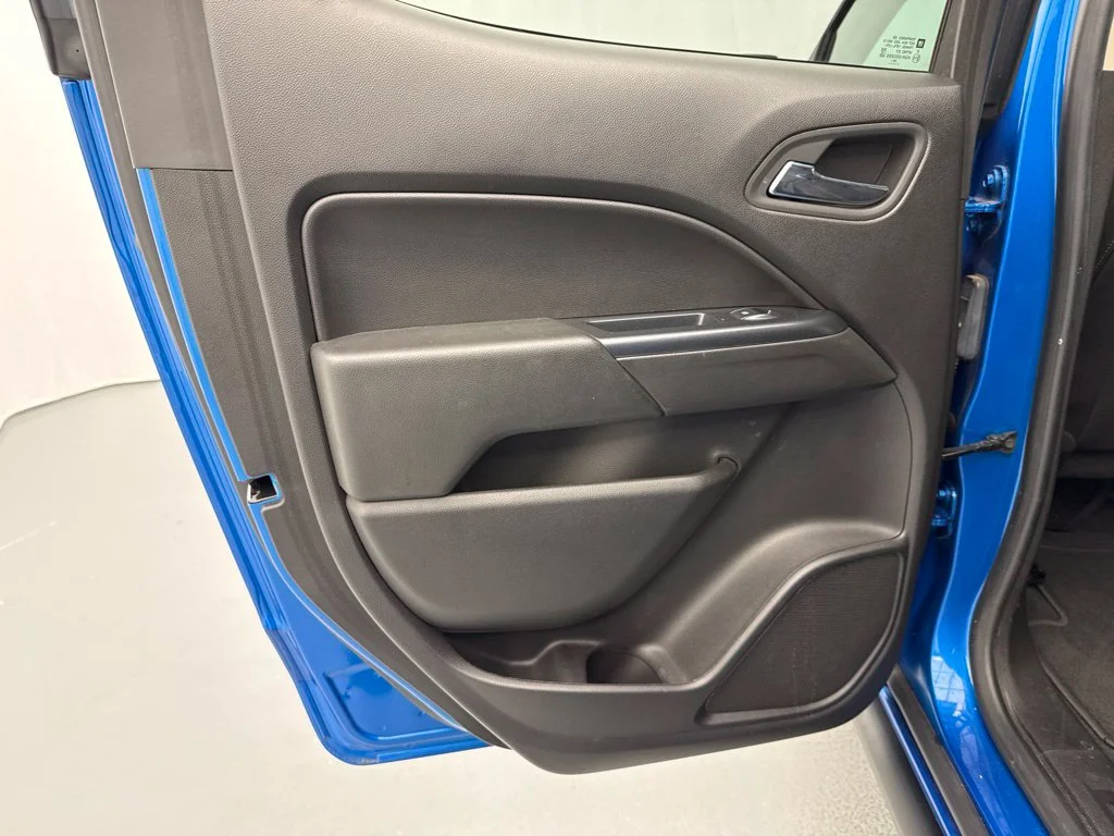 2021 Chevrolet Colorado LT Crew Cab Pickup Slide 13